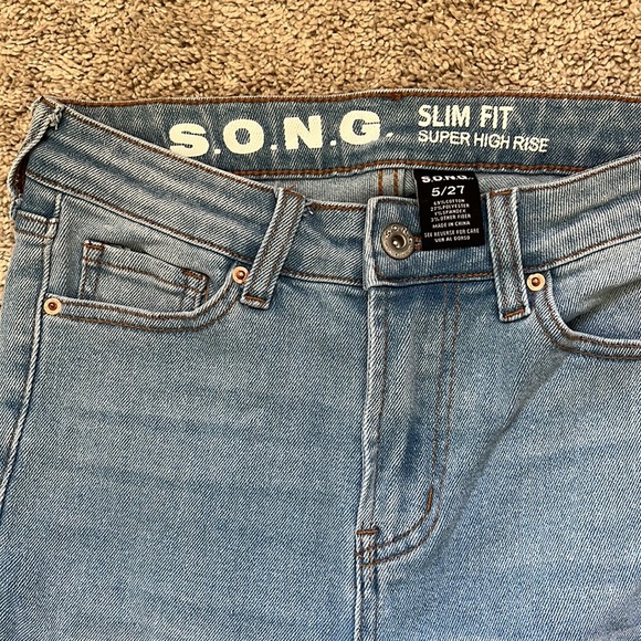 5/27 Stretchy Soft High Rise Denim Cut Offs - Picture 3 of 3